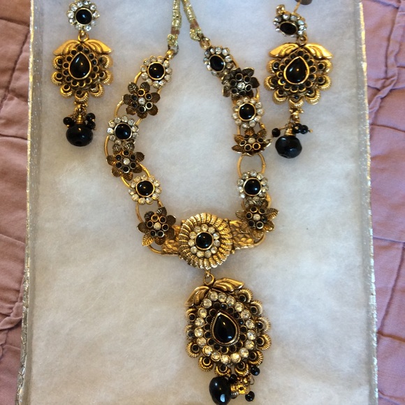 Kundan set Necklace & earrings. - Picture 3 of 3